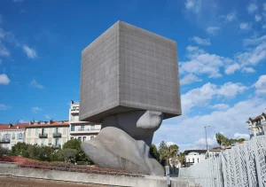 a statue of a person