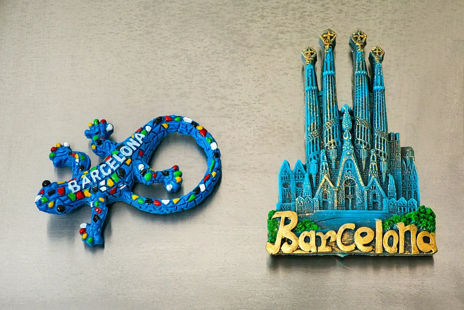 Two barcelona souvenirs: a gecko and sagrada familia.